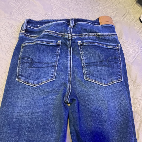 Highrise Dark wash American eagle jeans with rips - Picture 4 of 4